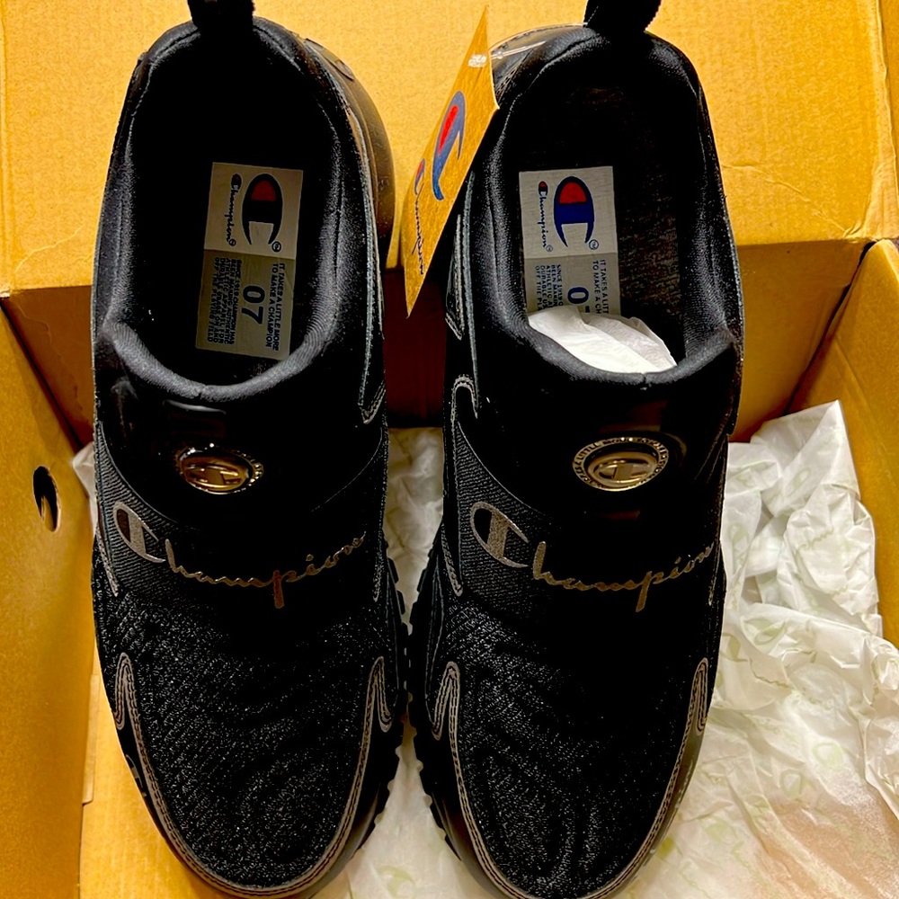 Brand new men’s size 7 slip on leather, black & silver champion, tennis shoes.